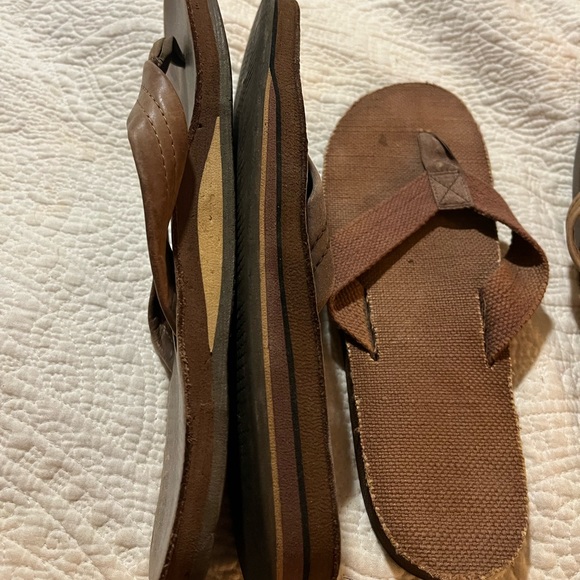 ⁉️ISO ⁉️ Rainbows flip flop match - Picture 4 of 5